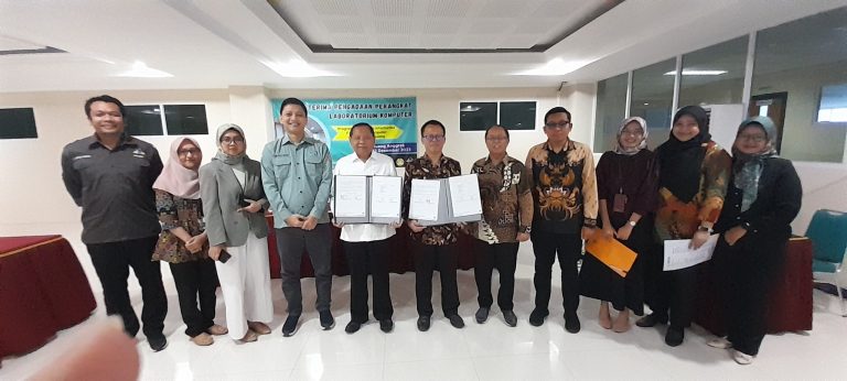 Acara Serah Terima Hibah Laboratorium Dari Rektor Kepada Ketua Program Studi Teknik Informatika Universitas Pamulang di Ruang Anggrek Kampus Unpam II Tanggal 13 Desember 2023.